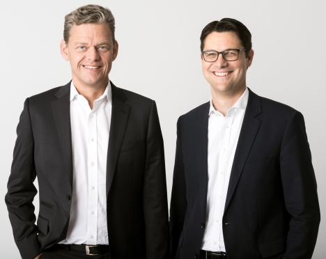 Axel Holthaus (links) und Sven Osthoff freuen sich ber das Vertrauen der 16 Blockpartner, die das GF-Duo der Toto-Lotto Niedersachsen GmbH zur federfhrenden Gesellschaft gewhlt haben  Foto: DLTB